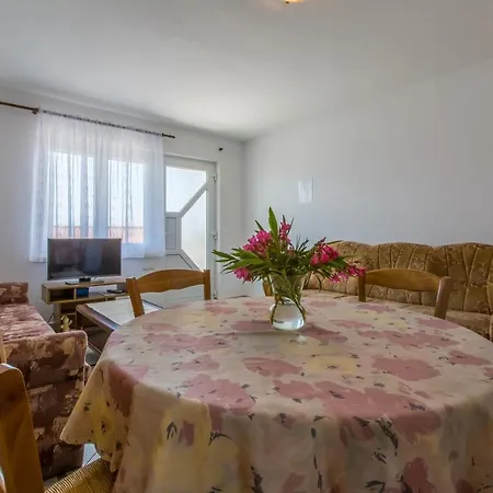With Swimming Pool Dramalj, Crikvenica - 5551 Апартаменты