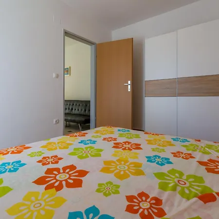 With Swimming Pool Dramalj, Crikvenica - 5551 Апартаменты